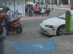 Sistema DIF Municipal, llama a la ciudadanía a respetar espacios destinados a Discapacitados.