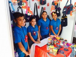 Niños aprenden jugando a ser empresarios y realizan exposición de productos