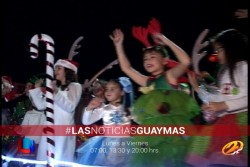 Disfrutan guaymenses del Desfile Navideño