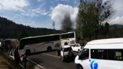 Consigna PGR a 52 normalistas de Michoacán