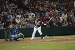 Charros derrota a Tomateros y asegura serie