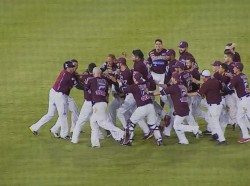 Tomateros derrota en 11 entradas a Charros