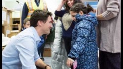 Primer ministro canadiense da la bienvenida a refugiados sirios