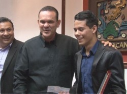 Joel Guerrero recibe Premio Municipal Paralimpico