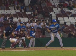 Amadeo Zazueta vuelve a la cima de bateo