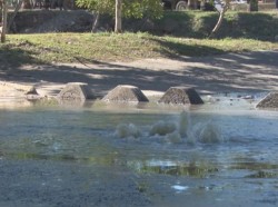 Fuga de aguas negras en Villa Satélite.