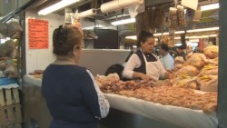 Auguran buenas ventas comerciantes del mercado Garmendia por fiestas de fin de año.