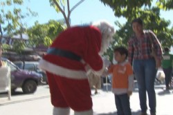 Niños y niñas hacen carta a Santa