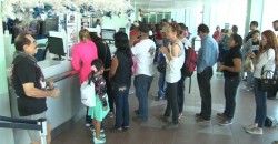 Alta demanda de servicio y venta de boletos para viajar, se registra en las taquillas de la central camionera de Mazatlán.