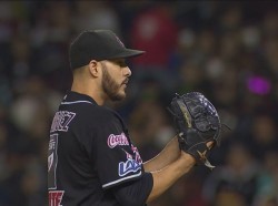 Tomateros derrota 8-1 a Águilas y se mantiene con vida