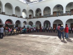 Largas filas se registraron desde muy temprana hora en el Ayuntamiento de Culiacán para el pago de predial