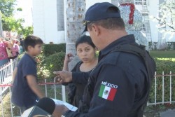 Decenas "se pierden" en el centro para buscar paradas de urbanos.