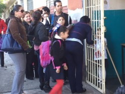 Un tranquilo regreso a clases, padres tomaron sus precauciones