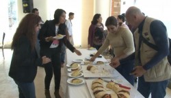 Comparte Alcalde rosca de reyes con periodistas.