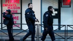 Hombre abatido en París llevaba falso cinturón de explosivos