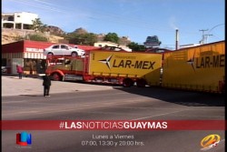 Intenta dar vuelta en "U" y provoca caos vial