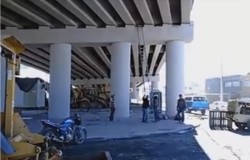Cerrada circulación vehicular debajo del paso superior de la salida sur.