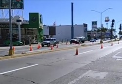 Pinta de señalización en zona turística mantiene el tráfico lento.