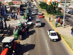Productores Agrícolas realizan bloqueos momentáneos, exigen al Gobierno Federal libere los pagos pendientes