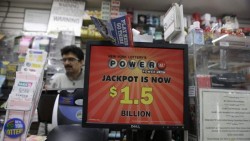 Por lo menos hay tres acertantes en la lotería con mayor premio de la historia de EE UU