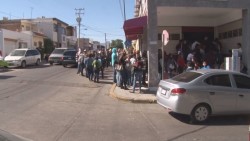 Largas filas para tramitar credencial del INE.