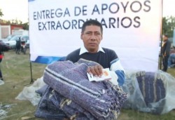 Tres mil familias reciben cobijas por parte de Autoridades municipales para hacer frente al frío.