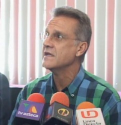 ¡Levanta la mano Felton para precandidato a Gobernador!