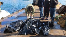 Mueren 12 refugiados al volcar su embarcación en el mar Egeo