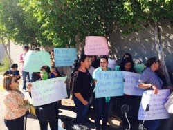 Madres de bebes fallecidos en el IMSS por supuesta sepsis se manifestaron en las instalaciones de la PGR