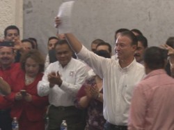 Se registra Quirino Ordaz como precandidato del PRI