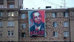 Imagen de Obama con leyenda 'asesino' es colgada en edificio en Moscú