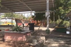 Luminarias sin servir, generan riesgo de robo en Jardín de Niños