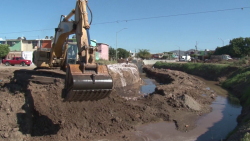 Realizan trabajos en arroyo para evitar inundaciones