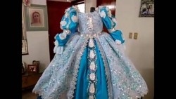 Emilia I, lucirá traje real con alegorías marinas