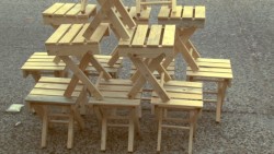 La venta de bancos de madera en la zona carnavalera casi al 100%