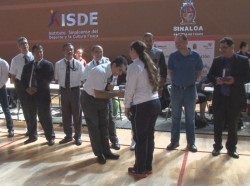 Reconocen a los medallistas nacionales de Karate