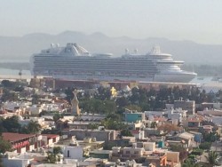 Llega el crucero Crown Princess a Mazatlán.
