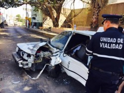 Aparatoso accidente sobre la Av. Aquiles Serdán, deja una persona herida
