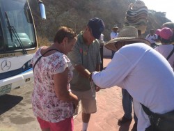 Llegada de cruceros turísticos beneficia a vendedores de artesanías