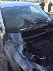 Incendian auto de madre de coordinadora de comunicación social