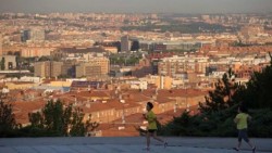 Deportan a mexicano de España por pasarse semáforo en bicicleta