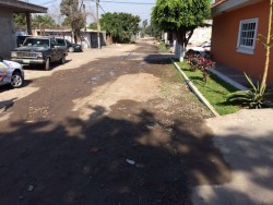 Fuga de agua potable lleva más de 3 meses.