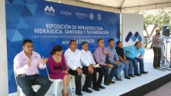 Con inversión millonaria realizan obras de agua y pavimentación en Villa Unión.
