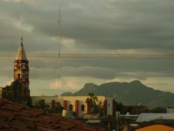 Anuncian construcción de polideportivo en Villa Unión.