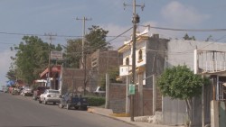 Un riesgo para vecinos postes que estan dentro de los viviendas en la colonia  CNOP