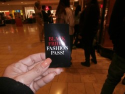 Baja número de personas que comprar ropa en Estados Unidos.