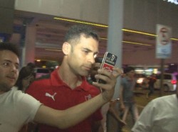 Rafa Márquez ignora a los medios de comunicación a su llegada a Culiacán