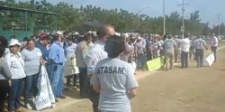 Se manifiestan sindicalizados del ayuntamiento en la Feria de Servicios de Gobierno.