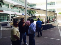Dejan plantados a los jubilados de la UAS en la entrega de cheques