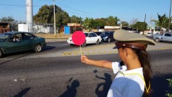 Alumnos de primaria fungen como patrulleritos viales